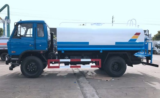 東風145 12噸灑水車