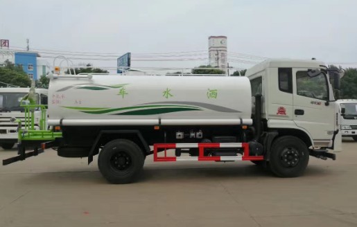 D913駕駛室東風(fēng)御虎12噸灑水車