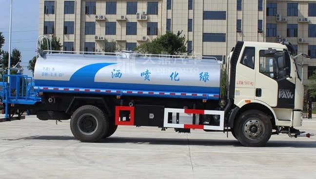 解放J6 12噸灑水車