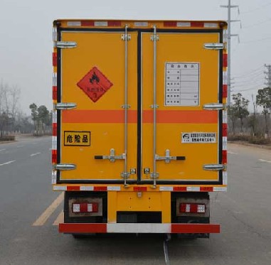 重汽王牌3.2米易燃液體廂式運輸車