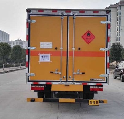 東風多利卡5.15米易燃氣體廂式運輸車