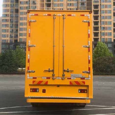 慶鈴五十鈴前四后八100-1000KW應急電源車