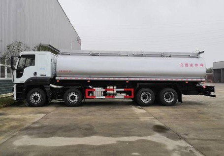江鈴威龍重卡前四后八供液車