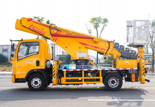 重汽豪沃藍(lán)牌30米高空作業(yè)車